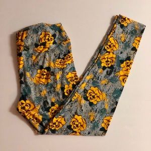 LuLaRoe Tall & Curvy Leggings
